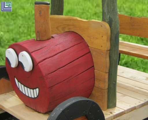Die-Holzidee-Traktor in Wiese-Bild01 - Kopief